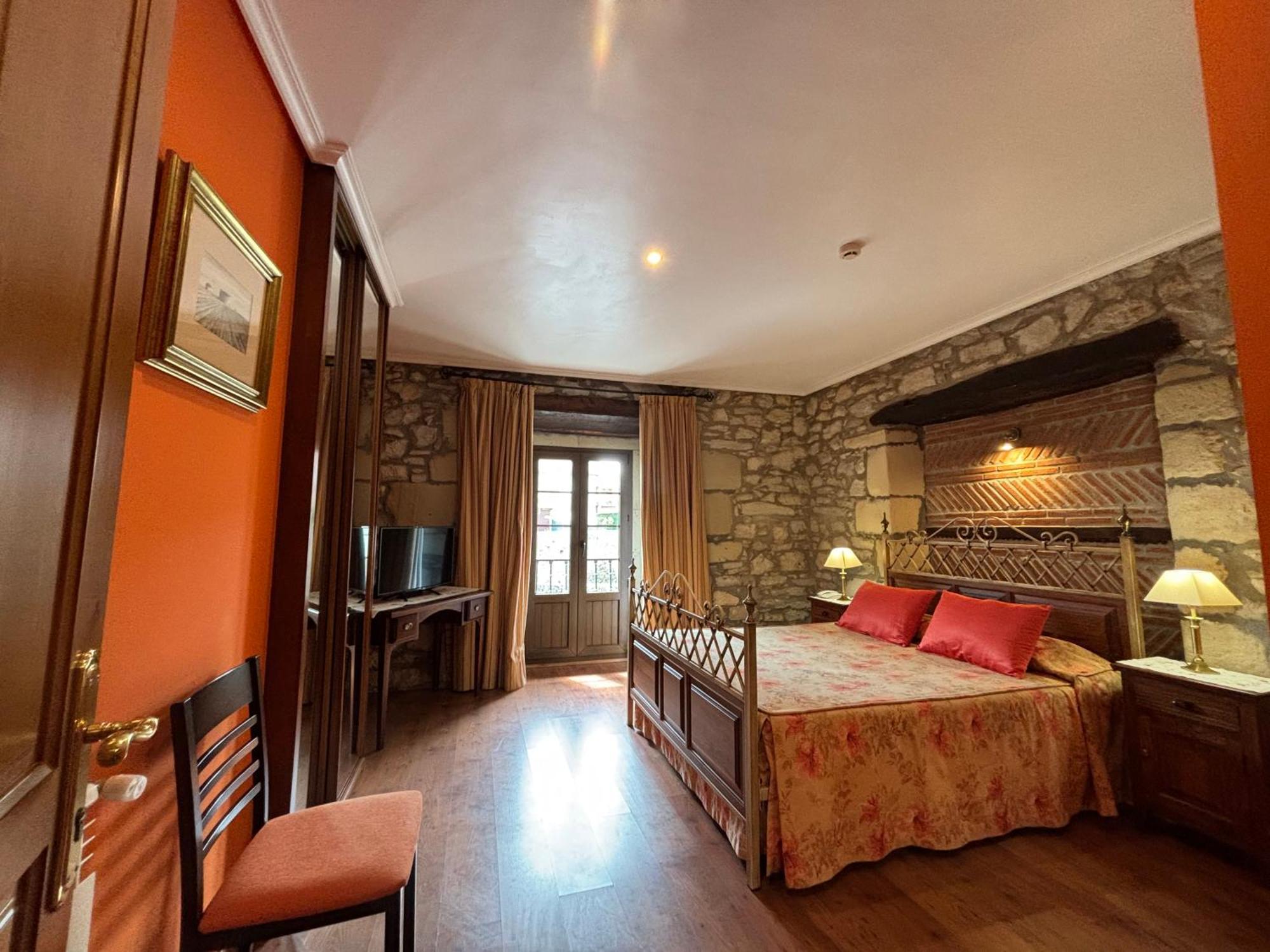 Hotel Casona Los Caballeros Santillana del Mar Ngoại thất bức ảnh